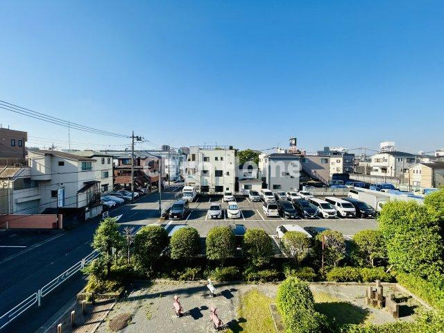 ライオンズマンション船堀親水公園の展望|手を伸ばせば、ふれることが出来そうな環境が、そのままインテリアになったような印象です。その豊かな眺望にふさわしい空間には、通風・採光にも優れ、心地よい光と風があふれています