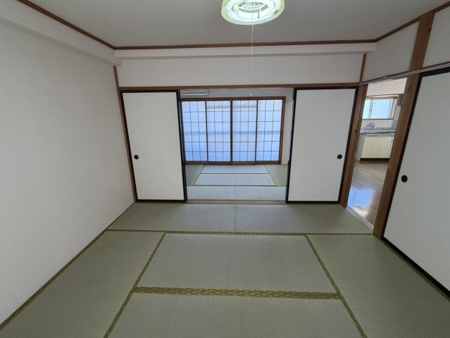 想定年間賃料501.6万円　想定利回り12.54％　RCの和室|302号