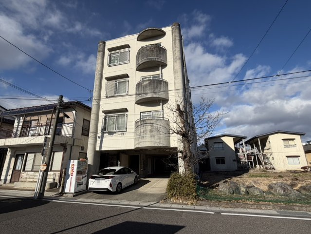 想定年間賃料501.6万円　想定利回り12.54％　RCの外観