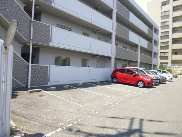 フェリスメンテ・狩口台の駐車場