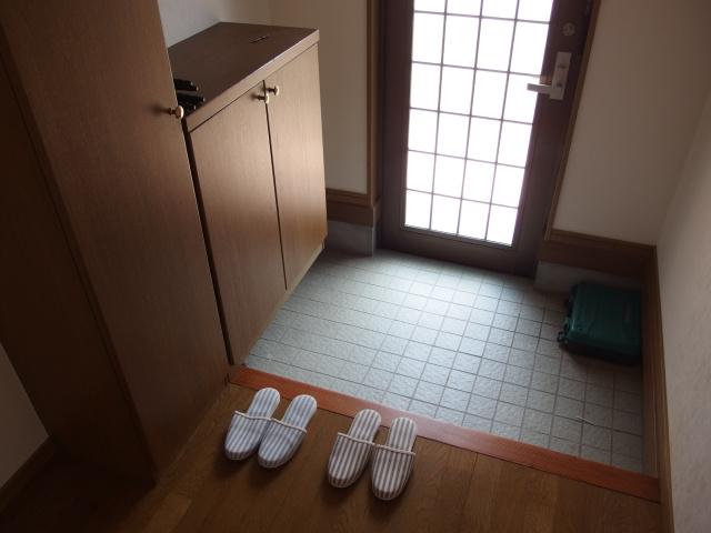 浅井ハイツの玄関