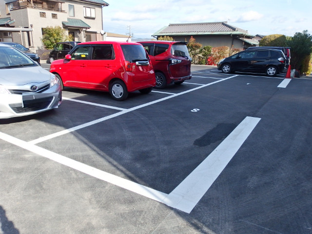 浅井ハイツの駐車場