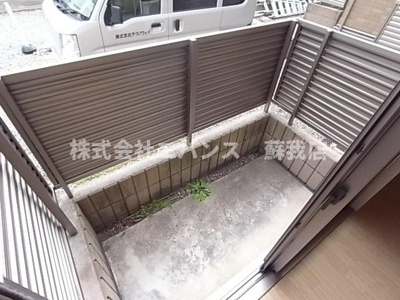 【バルコニー】 | コンフォール蘇我 | 外からの目が気にならないバルコニーで洗濯物が干せます