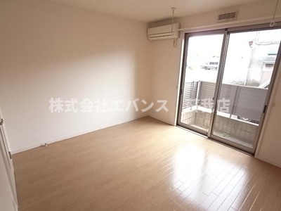 【居間・リビング】 | コンフォール蘇我 | こちらのリビングで趣味の時間をお楽しみください