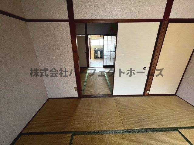 清水ハイツの和室|日本らしい落ち着いた雰囲気の和室です