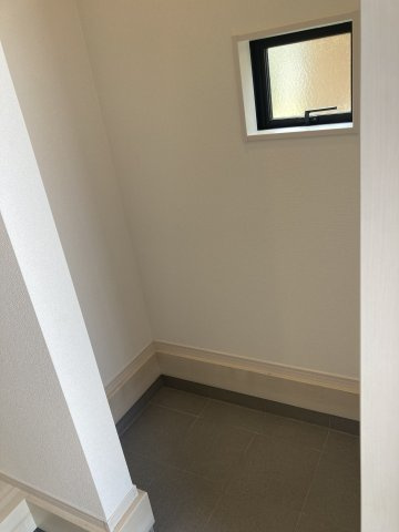 グラファーレ渋川市金井　1号棟の玄関|玄関にはシューズインクローク付きで玄関もすっきり片付きますよ！
