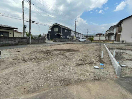 グラファーレ渋川市金井　1号棟の前面道路含む現地写真|現地写真です