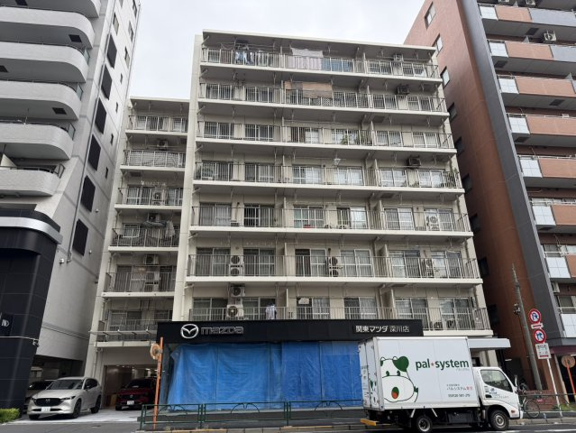 門前仲町ファミリーハイツの外観|白を基調とした外観