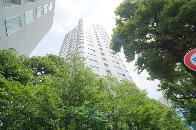 青山ザ・タワーの外観|☆コンシェルジュサービス
☆各フロアにゴミ置場有り（24時間ゴミ出し可能）