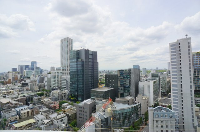 青山ザ・タワーの展望|20階部分。バルコニーからの眺望
※青山霊園側の眺望ではありません