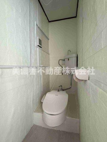 ６７０１５　岐阜市石谷中古戸建てのトイレ