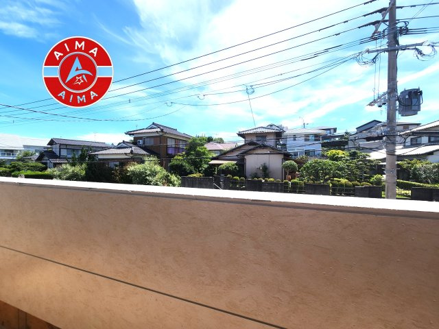 福岡市東区美和台5丁目第9-2棟（1号棟）のバルコニー|風をしっかりと感じられるバルコニーでは、毎日が洗濯日和です。広々としているので洗濯も楽しくなるでしょうし、気分転換にバルコニーからの眺めを楽しむのもいいでしょう。