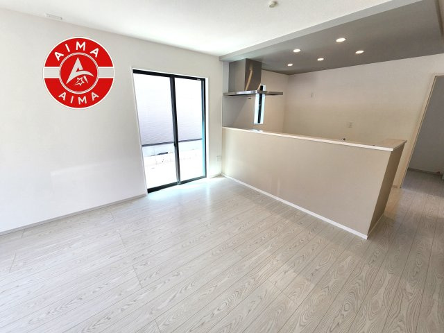 福岡市東区美和台5丁目第9-2棟（1号棟）のダイニング|キッチンから立ち込める香りが今日の料理を期待させます。