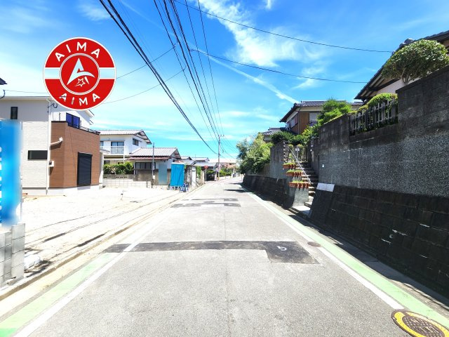 福岡市東区美和台5丁目第9-2棟（1号棟）の外観|前面道路含む現地の写真です。