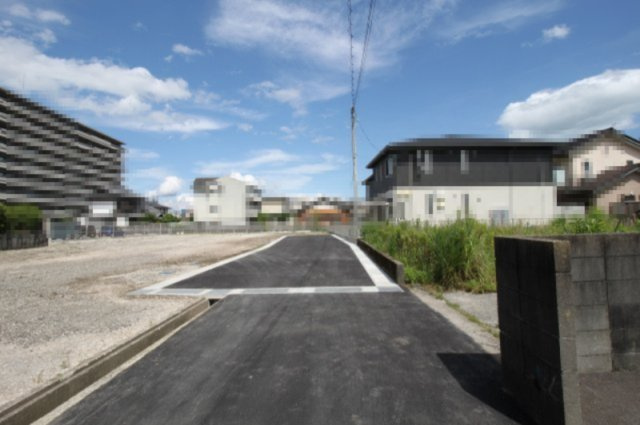 南国市篠原　1号地　建築条件なし　売土地（全4区画）の前面道路含む現地写真|西側　幅6.0ｍ　間口　6.0ｍ　