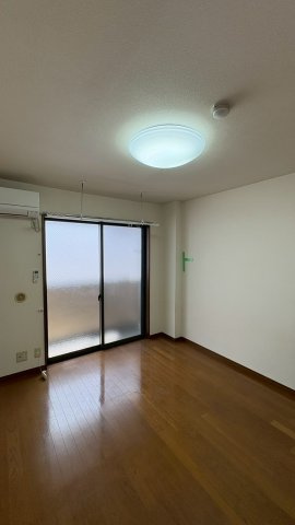 アンプルール フェール 寿の洋室