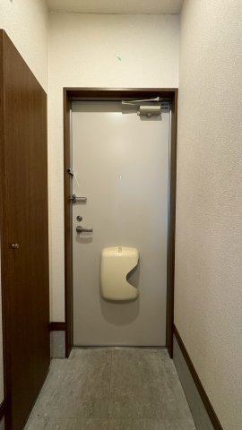 アンプルール フェール 寿の玄関