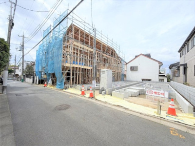 【外観】 | 【仲介手数料４４０万円が無料！！】■学芸大学駅１５分■三軒茶屋駅１５分■南道路■ＬＤＫ２２帖 | 特別キャンペーン中！
家計応援サービスの限界に挑戦中！
「物件概要」の「諸費用」欄をご覧下さい！
■学芸大学駅１５分
■南道路
■２２帖超のＬＤＫ
■リビングの天井吹き抜け
■モデルハウス見学可