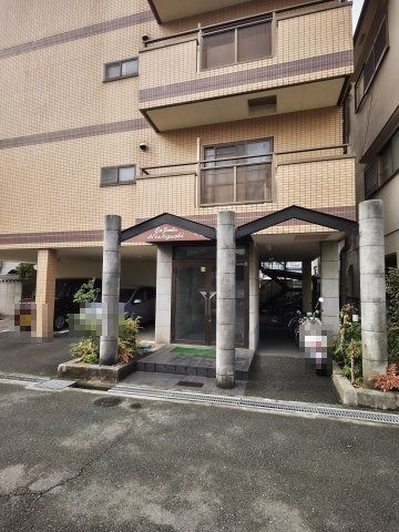 エストジャルダン西口のエントランス