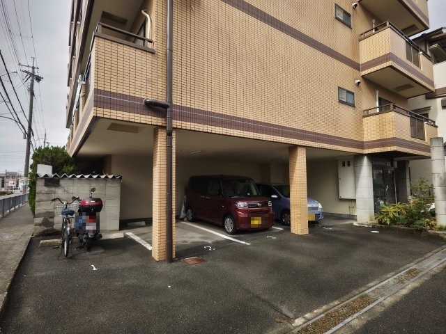 エストジャルダン西口の駐車場
