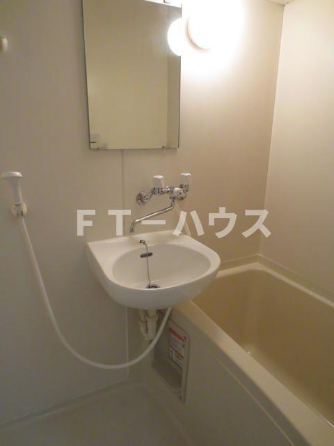 コンフォール原木の浴室