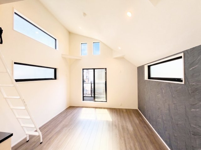 【洋室】 | 【仲介手数料４４０万円が無料！！】■学芸大学駅１５分■三軒茶屋駅１５分■南道路■ＬＤＫ２２帖 | 【諸費用４４０万円ＯＦＦです！！】
決算キャンペーン！
家計応援サービスの限界に挑戦中！
■学芸大学駅１５分
■南道路
■２２帖超のＬＤＫ
■リビングの天井吹き抜け
■ＺＥＨ水準住宅
■内覧可能