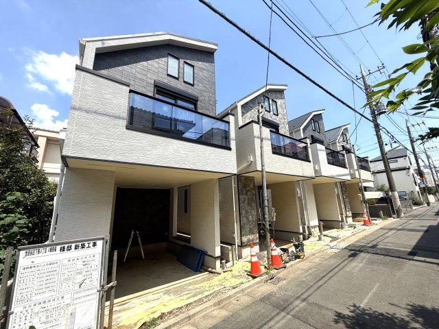【外観】 | 【仲介手数料４４０万円が無料！！】■学芸大学駅１５分■三軒茶屋駅１５分■南道路■ＬＤＫ２２帖 | 特別キャンペーン中！
家計応援サービスの限界に挑戦中！
「物件概要」の「諸費用」欄をご覧下さい！
■学芸大学駅１５分
■南道路
■２２帖超のＬＤＫ
■リビングの天井吹き抜け
■モデルハウス見学可