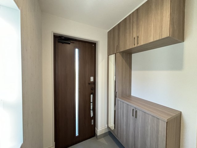 南区砂口町｜名古屋市の戸建ならホームアップの玄関|【売主施工例】大容量のシューズボックスで、散らかりがちな玄関もスッキリ。