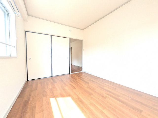 グリーンハイム飯田の洋室