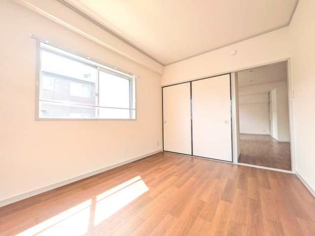 グリーンハイム飯田の洋室