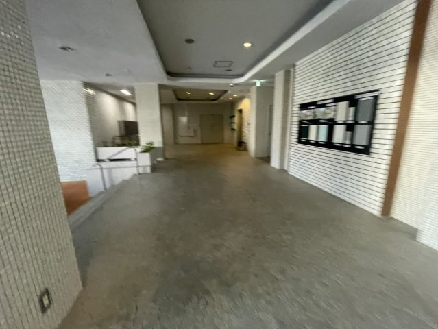 岡本エクセルのロビー