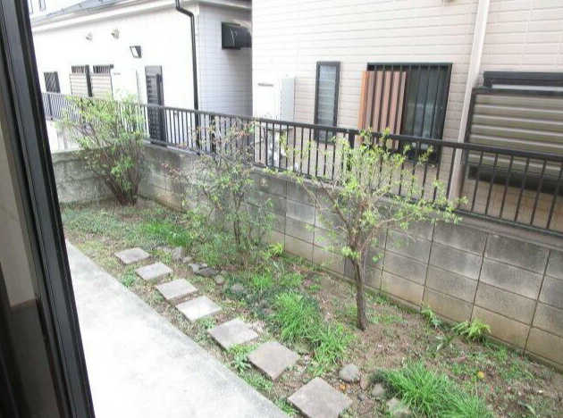 府中市新町１丁目の一戸建ての庭