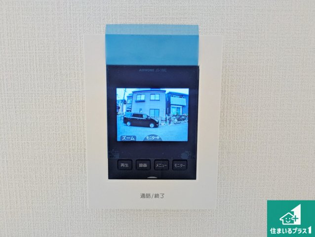 枚方市楠葉中之芝　第3期　新築一戸建ての防犯設備|カラーモニターインターホン！声だけでなく来訪者の姿や顔がモニターで確認できるので、小さなお子様がいらっしゃるご家庭でも安心できます！