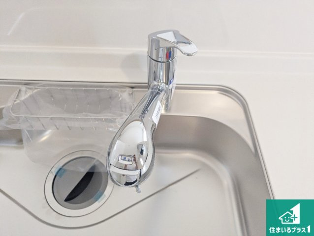 枚方市楠葉中之芝　第3期　新築一戸建ての設備|浄水器を内蔵！炊飯時、お茶を作る時に安心してお水を使えます！お湯と冷水、浄水と原水、シャワーの切替えもワンタッチです！