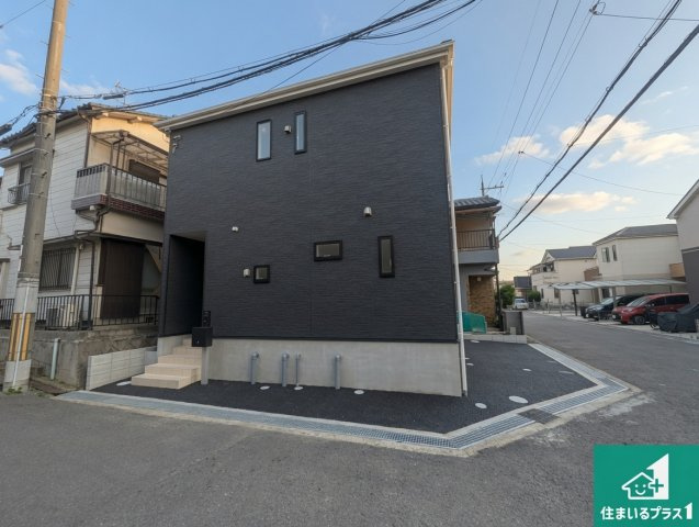 枚方市楠葉中之芝　第3期　新築一戸建ての外観|安心の10年保証！外観を美しく保ち、雨水で汚れを落とします！気になることがありましたら、お気軽にお問い合わせください！
