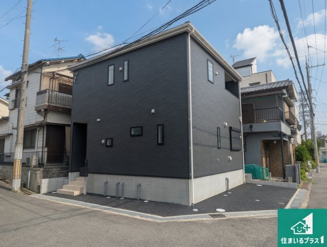 枚方市楠葉中之芝　第3期　新築一戸建ての外観|安心の10年保証！外観を美しく保ち、雨水で汚れを落とします！気になることがありましたら、お気軽にお問い合わせください！