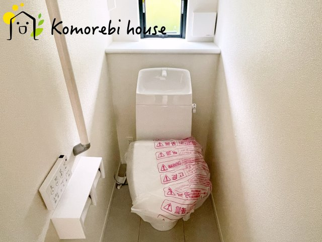 蓮田市黒浜2343番　新築一戸建て　ハートフルタウン　Aのトイレ|26.8.1撮影済み