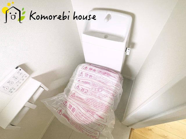 蓮田市黒浜2343番　新築一戸建て　ハートフルタウン　Aのトイレ|26.8.1撮影済み