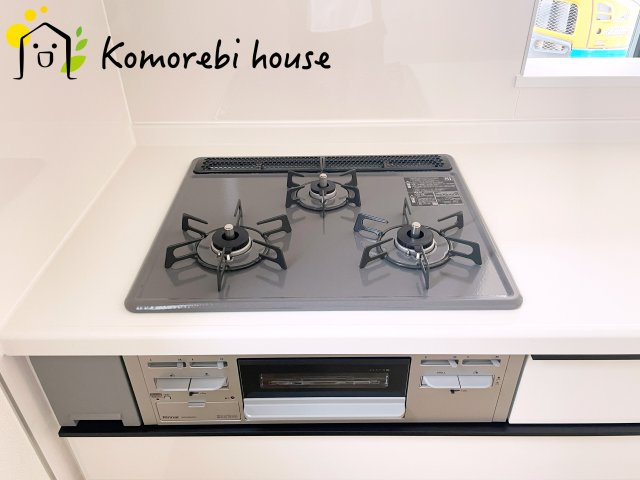 蓮田市黒浜2343番　新築一戸建て　ハートフルタウン　Aのキッチン|26.8.1撮影済み