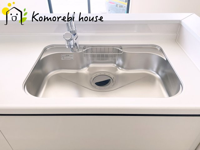 蓮田市黒浜2343番　新築一戸建て　ハートフルタウン　Aのキッチン|26.8.1撮影済み
