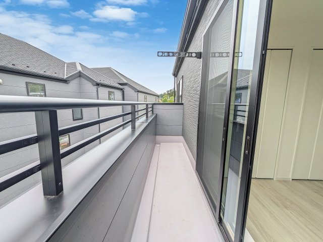 八王子市　小比企町　新築一戸建て　１期のバルコニー|～南側・東側の2面にバルコニーがあります～
