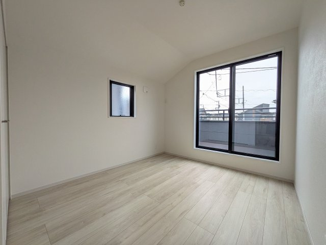 八王子市　小比企町　新築一戸建て　１期の子供部屋|～2階東側バルコニーに面している5.2帖の洋室～