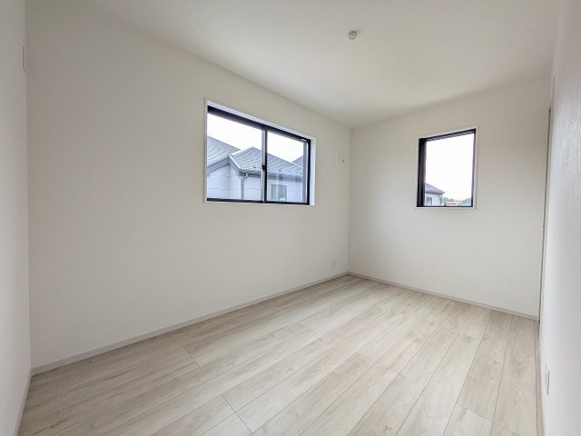 八王子市　小比企町　新築一戸建て　１期の洋室|～2階5.2帖の洋室　2面採光で明るく風通しの良いお部屋です～