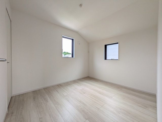 八王子市　小比企町　新築一戸建て　１期の子供部屋|～2階5.2帖の洋室　2面採光で明るく風通しの良いお部屋です～