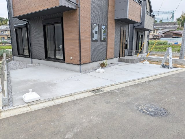 八王子市　小比企町　新築一戸建て　１期の駐車場|～L字に2台駐車可能カースペース～