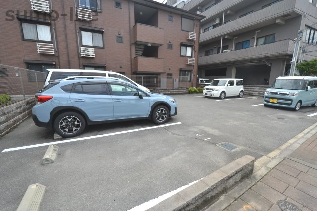 グレイスコスモスの駐車場