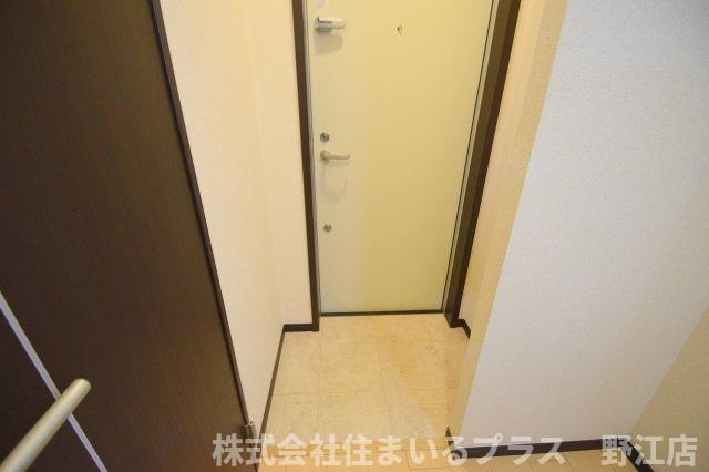 フジパレス鶴見Ⅱ番館の玄関