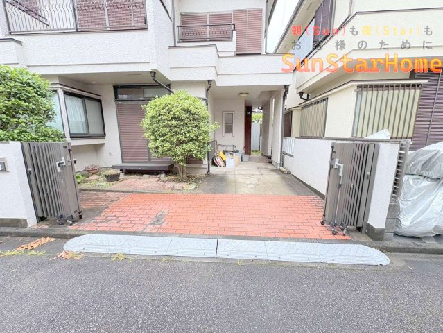 【サンスターホーム】福生市南田園　駅徒歩9分　中古戸建ての駐車場