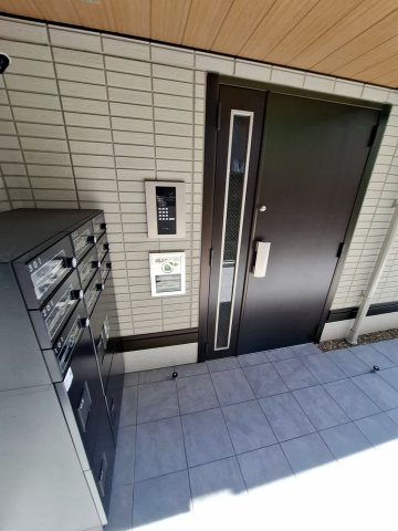 上甲子園廣和レジデンスのエントランス