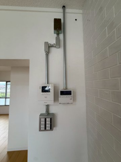 【その他】 | 左近山団地３街区５階 | お部屋の電気・給湯器リモコン・インターホンになります。